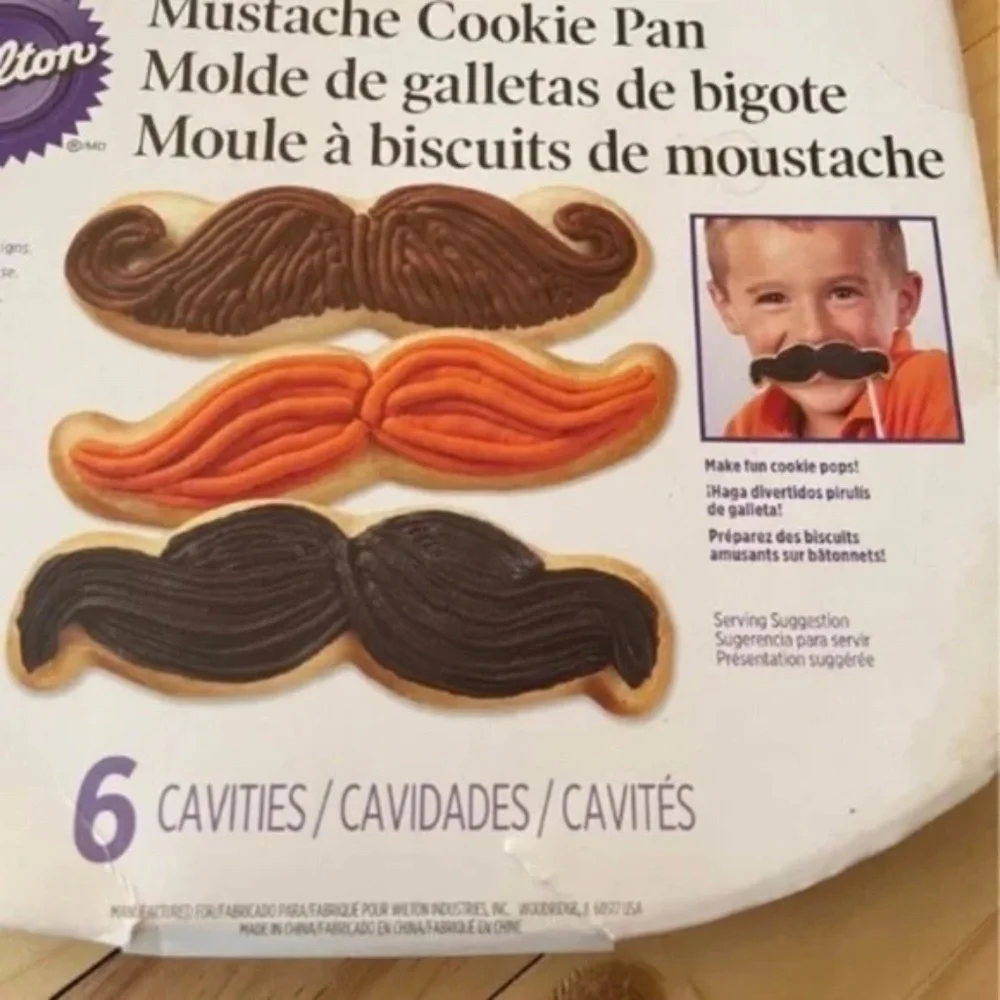 NWT Wilton Mustache Cookie Pan 6 Cookies